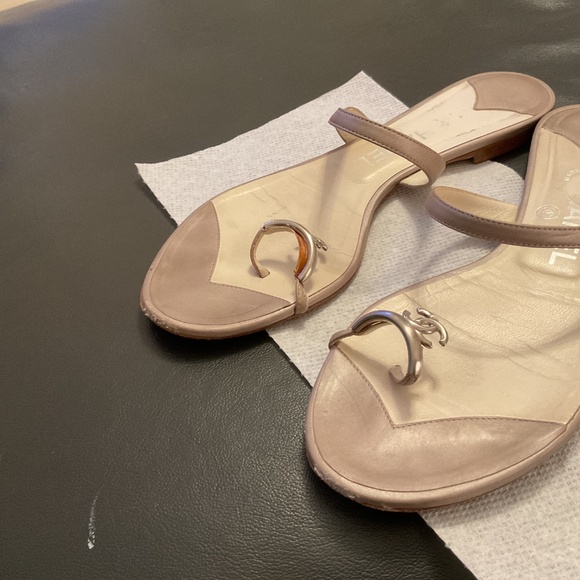 CHANEL Beige Leather Flip Flops Size 39 IT Fits 8 US - Picture 2 of 7